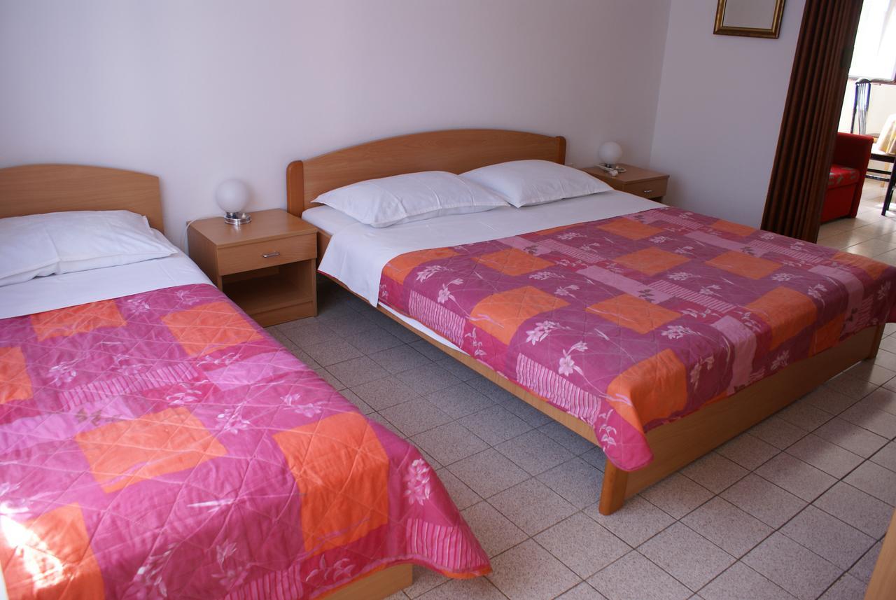 Apartment Ana M Krk Town Bagian luar foto